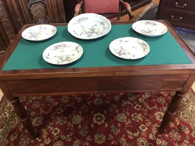 Table tric trac XIXème et vaisselle en Samadet