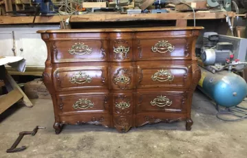 Commode XVIIème en double arbalète